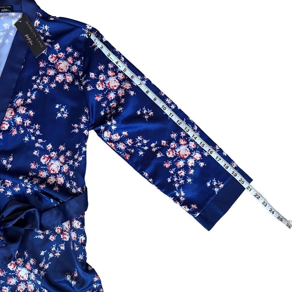 Morgan Lane x FabFitFun Navy Floral Long Sleeve Short Satin Belted Robe Sz S/M - Picture 11 of 12